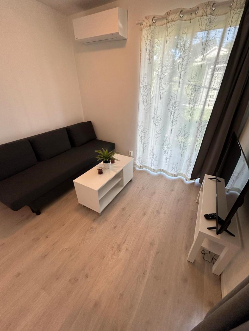 Appartement Lisas Apartment, Private New 1 Bedroom And 1 Living With Sofa Bed And Big Windows, Share With Nobody *
