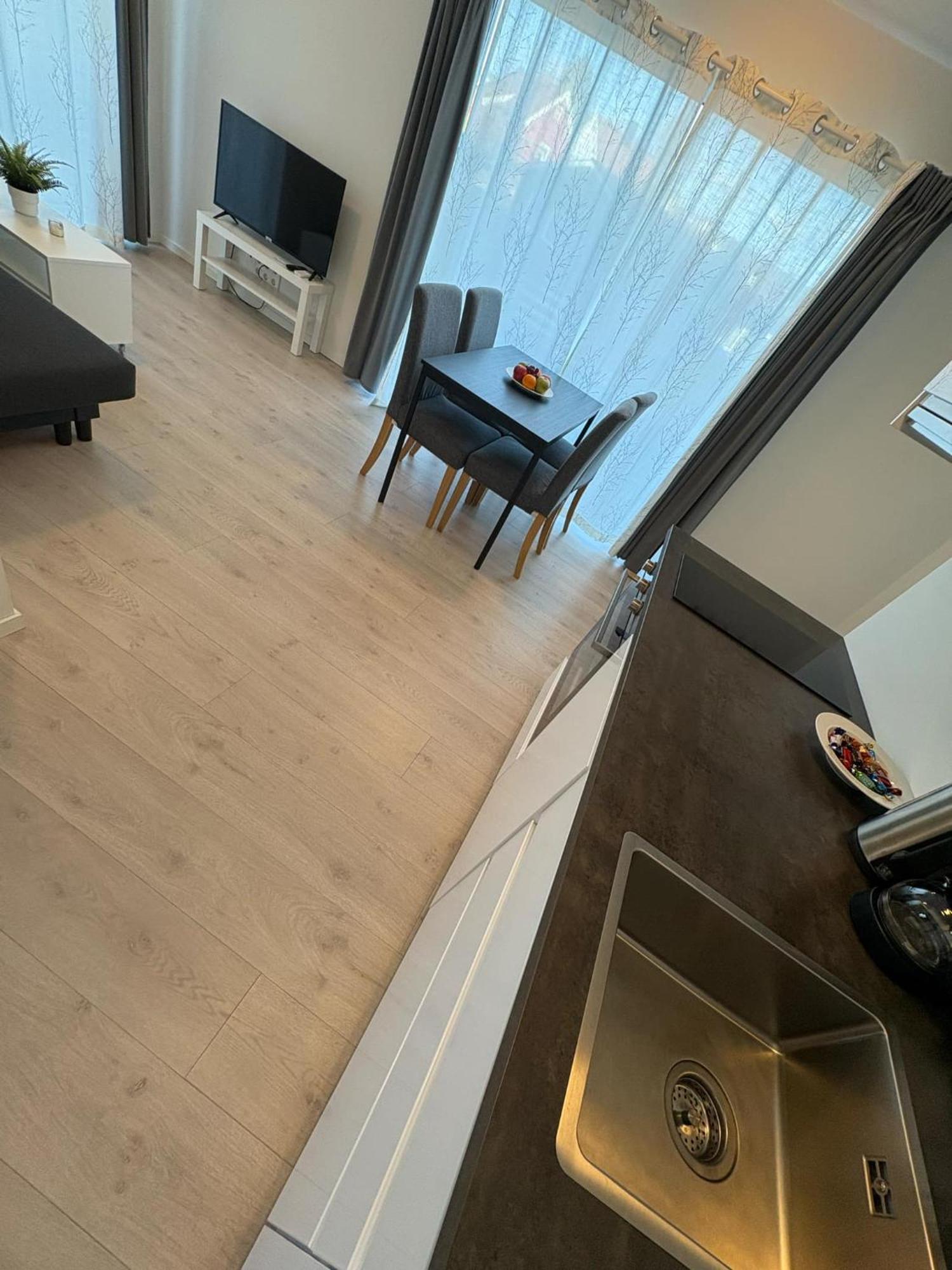 Appartamento Lisas Apartment, Private New 1 Bedroom And 1 Living Room With Sofa Bed And Big Windows, Share With Nobody