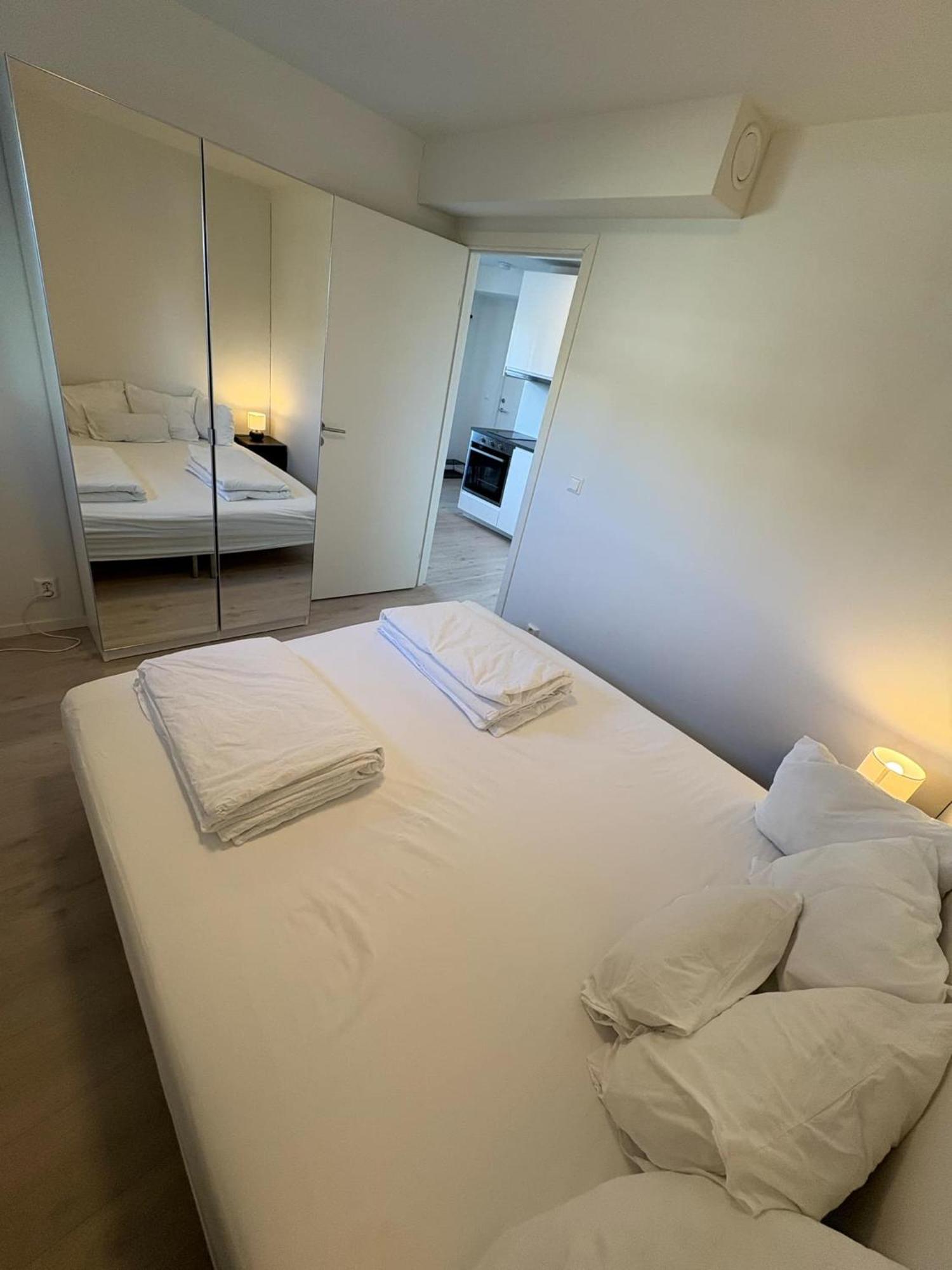 Appartamento Lisas Apartment, Private New 1 Bedroom And 1 Living Room With Sofa Bed And Big Windows, Share With Nobody *